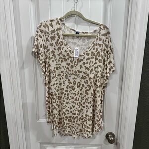 Old Navy Leopard Print V Neck Top XL Short Sleeve NWT Neutral Animal Print